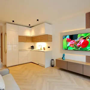 Apartment Monaco Gp Formula 1 - 6 Persons - Private Parking - Full Renovated - 2 Bedrooms - Clim - Fast Wifi, Menton